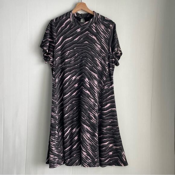 Torrid Dark Grey & Pink Zebra Hacci Mock Neck Trapeze Dress size 2 (2X- 18/20) - Picture 4 of 11